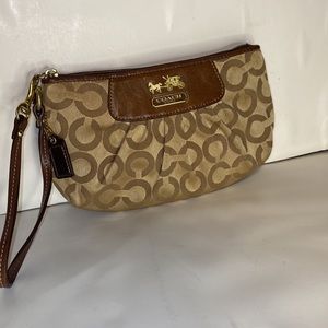 COACH 41988 Ashley Op Art Jacquard Medium Tan brown Wristlet Wallet Baguette EUC